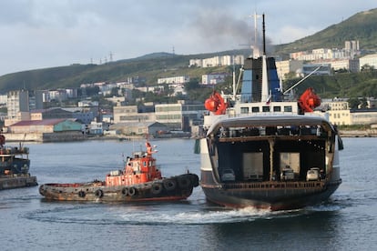 Puerto de Jolmsk, isla de Sajalín, llega el transbordador procedente de Vánino.