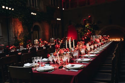 Las rosas rojas, el logo 'no oficial' de Willy Chavarria, pusieron la nota de color a la espectacular cena que tuvo lugar en La Comunidad Evangélica Alemana.
