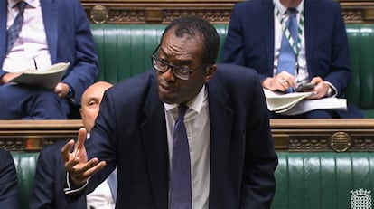 El ministro británico de Economía, Kwasi Kwarteng, responde este martes a las preguntas de los diputados en la Cámara de los Comunes