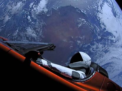 ElTesla Roadster adosado al cohete Falcon Heavy de SpaceX.