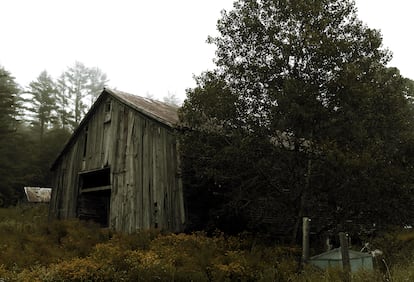 Urban development and mass production led to barns becoming obsolete after World War II. Many have been lost or abandoned.