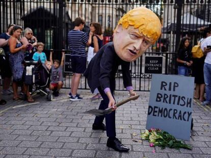 Un manifestante protesta contra la suspensión del Parlamento, en Londres. 