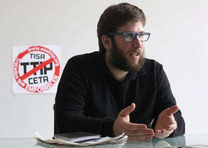 Miguel Urbán, cabeza de lista de Anticapitalistas, en entrevista con EL PAÍS.
