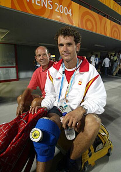 Kiko Fàbregas, junto a su padre, Tito, que también fue internacional.