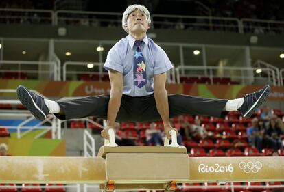 Li Donghua, medalhista de ouro em Atlanta 96, atua com fantasia na gala, um dos pontos altos da jornada.