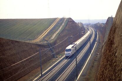 El Tren de Alta Velocidad AVE Madrid-Sevilla. 