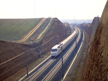 El Tren de Alta Velocidad AVE Madrid-Sevilla. 