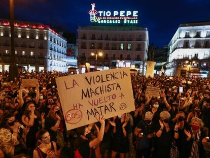 Participantes en una concentración contra la violencia machista en Madrid en junio.