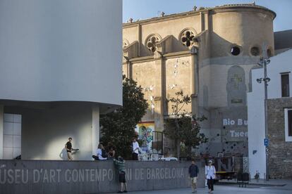 El Macba i la capella de la Misericòrdia.