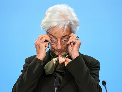 -FOTODELDÍA- FRÁNCFORT DEL MENO (ALEMANIA), 02/02/2023.- La presidenta del Banco Central Europeo, Christine Lagarde durante la rueda de prensa posterior a la reunión del Consejo de Gobierno del BCE de este jueves en Francfort del Meno (Alemania). EFE/ Friedemann Vogel
