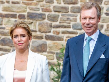 Enrique y María Teresa, grandes duques de Luxemburgo, en el bautizo de su quinto nieto, Carlos, el pasado septiembre.