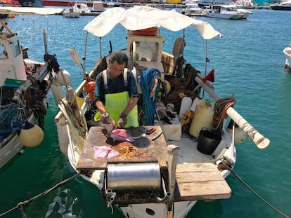 PESCADOR EN EL PUERTO DE IBIZA / CAPEL