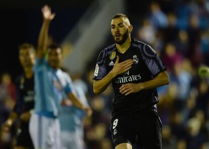 El delantero francés del Real Madrid, Karim Benzema, celebra el atanto anotado al Celta de Vigo.