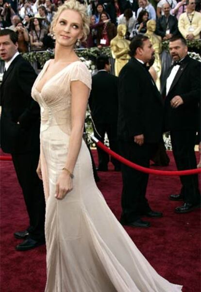 Uma Thurman, guapísima con este sugerente vestido que le sentaba como un guante y que mostraba un más que generoso escote. La actriz fue una de las presentadoras de la gala.