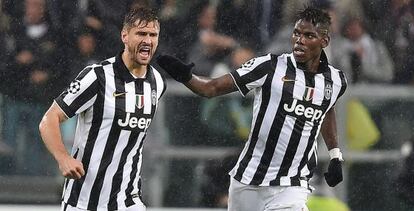 Llorente y Pogba celebran el tercer tanto de la Juve.