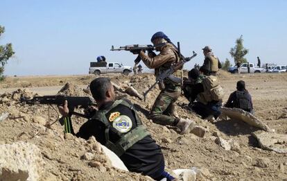 Milicias tribales locales luchan contra el EI en Anbar. 