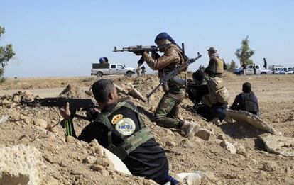 Milicias tribales locales luchan contra el EI en Anbar.