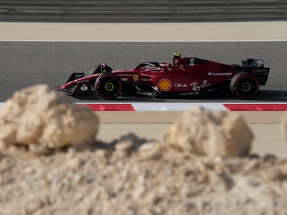 El Ferrari de Carlos Sainz durante el GP de Bahréin.