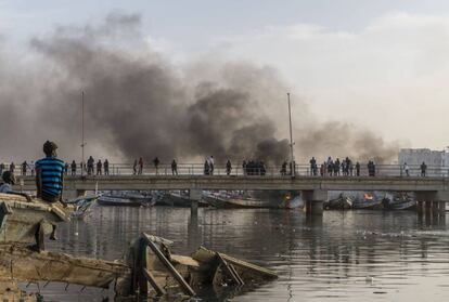 Imagen de las protestas de los pescadores este martes en la ciudad de Saint Louis, Senegal.