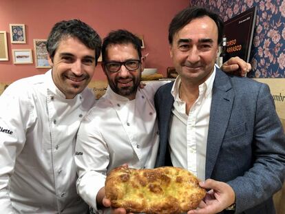 XEVI REMÓN, MARC MARTÍ Y TANACHO CARRASCO CON EL PAN GANADOR / CAPEL