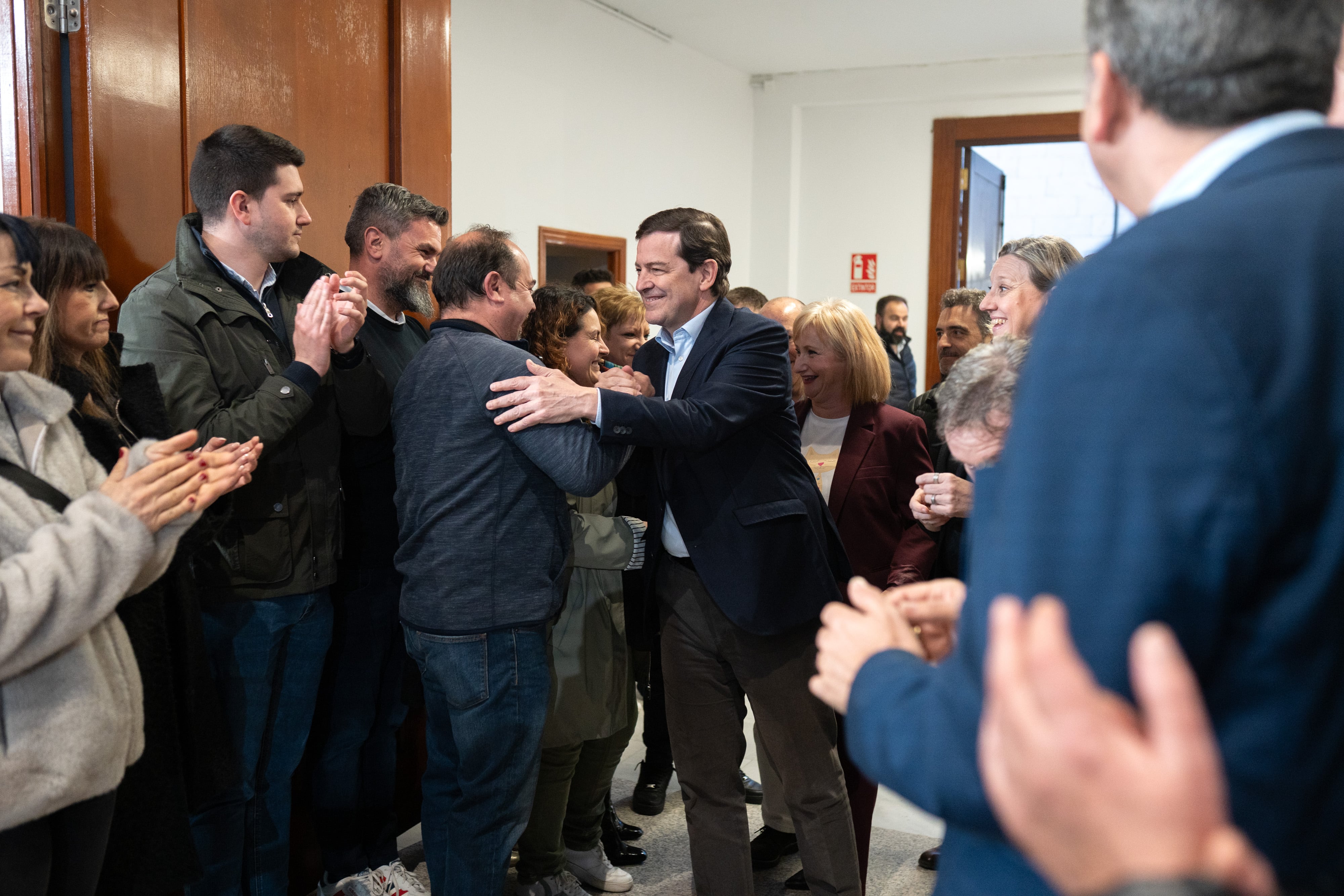 Alfonso Fernández Mañueco, candidato del PP, a su llegada ayer a un mitin de campaña en Zamora.