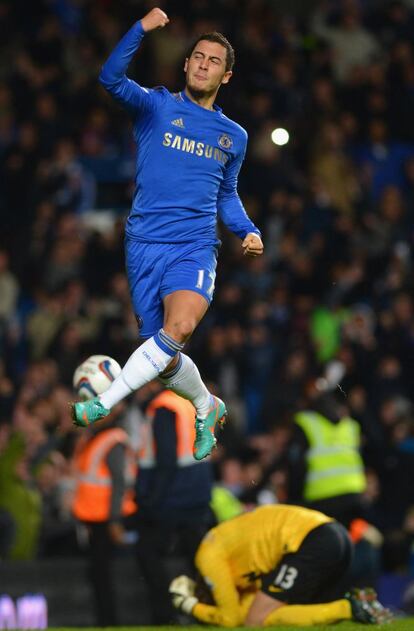 Eden Hazard celebra su gol de penalti.