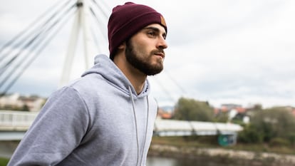 Artículo de EL PAÍS Escaparate sobre un gorro con Bluetooth que arrasa en ventas.