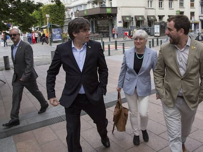 Carles Puigdemont, Clara Ponsatí y Toni Comín en Bruselas, el pasado mayo.