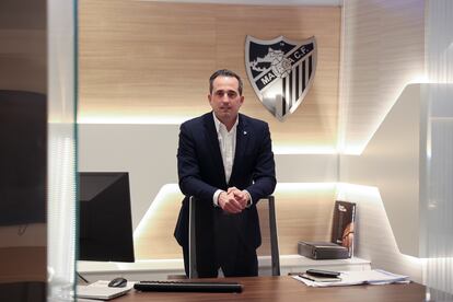 Kike Perez, director general del Málaga, en las oficinas del estadio de La Rosaleda.