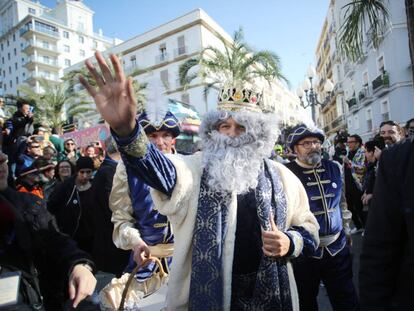 Alejandro Sanz, disfrazado de Rey Mago en Cádiz