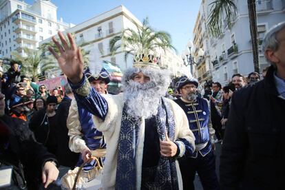 Alejandro Sanz, disfrazado de Rey Mago en Cádiz