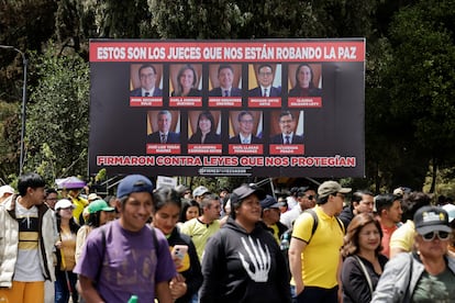 Pancarta en la marcha en Quito, Ecuador, el 12 de agosto.