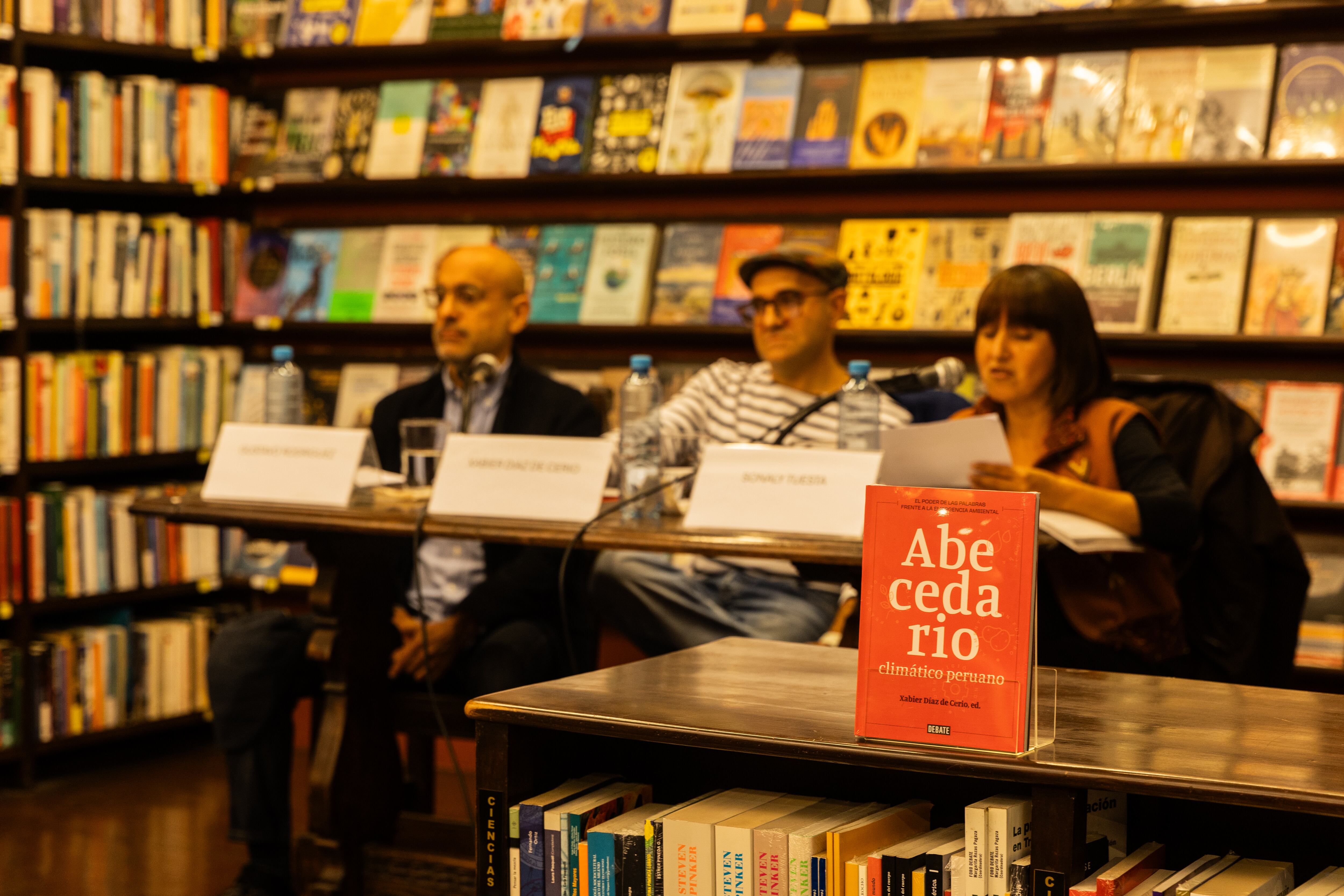 El 'Abecedario climático peruano' durante una presentación del libro a principios de junio.