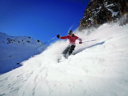 Esquiador en una de las laderas de Vallnord (Andorra).