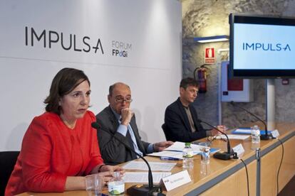 Mònica Margarit, Antoni Esteve, y el fundador de 'Ideas for Change' y asesor de la fundación, Javi Creus.