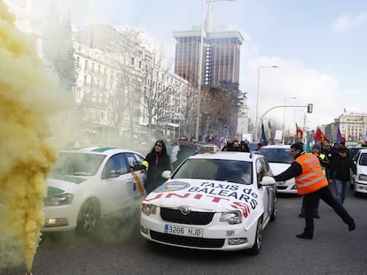 Manifestaci&oacute;n de taxistas contra la desregulaci&oacute;n del taxi