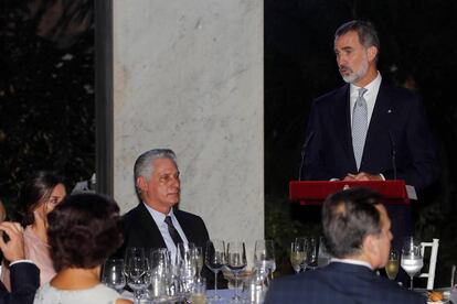 Felipe VI speaking in front of Cuban President Miguel Díaz-Canel in Havana.