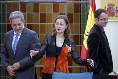 Mari Luz Rodríguez junto a dos de sus colaboradores, ayer en la reunión de Trabajo.