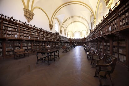La biblioteca de la Universidad de Salamanca, a la que solo puede acceder el personal para entregar libros a investigadores que lo solicitan.