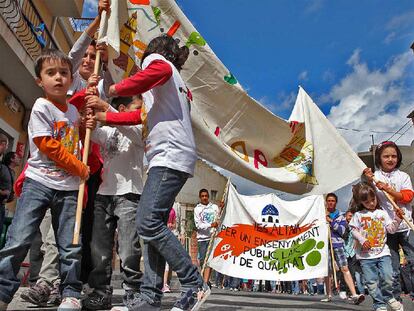 Los niños fueron protagonistas destacados en la Trobada celebrada ayer en la localidad de Relleu.