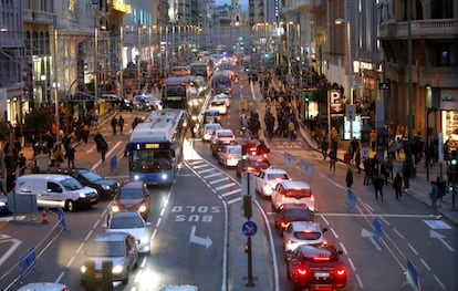 Primer día de cortes en la Gran Vía el 3 de diciembre de 2016.