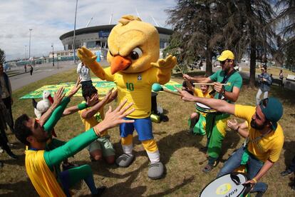 Não importa o que pensam os "antis": o Canarinho Pistola é o rei da galera.