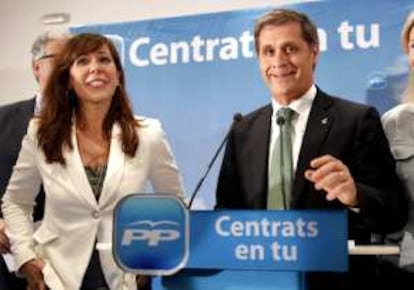 El candidato popular, Alberto Fernández Díaz, y la presidenta del PP catalán, Alicia Sánchez Camacho, en un acto de la campaña./ EFE