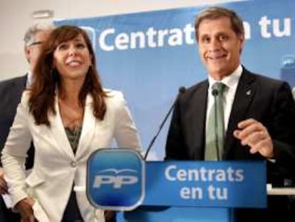 El candidato popular, Alberto Fernández Díaz, y la presidenta del PP catalán, Alicia Sánchez Camacho, en un acto de la campaña./ EFE