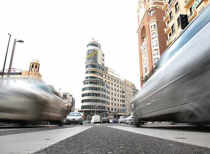 El edificio Capitol (1931), extraordinario ejemplo del racionalismo expresionista madrileño de los años treinta, ahora rehabilitado y convertido en hotel.