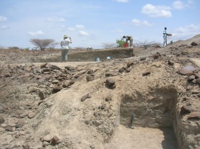 La investigadora Helene Roche en las excavaciones arqueológicas próximas al lago Turkana (en Kenia).