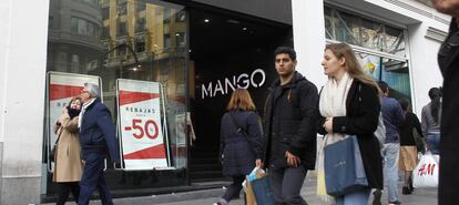 De tiendas por la Gran Vía madrileña.