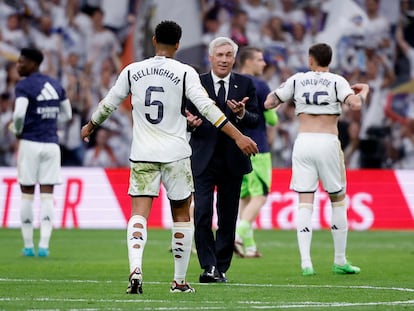 Ancelotti felicita a Bellingham después de la victoria del Real Madrid contra el Cádiz en el Bernabéu