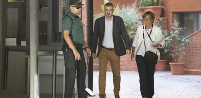 El director general de comunicaci&oacute; de la Generalitat de Catalunya, Jaume Clotet, a su salida tras declarar ante la Guardia Civil.