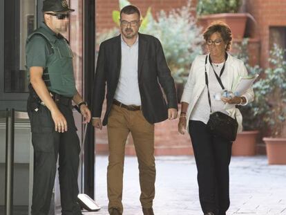 El director general de comunicaci&oacute; de la Generalitat de Catalunya, Jaume Clotet, a su salida tras declarar ante la Guardia Civil.